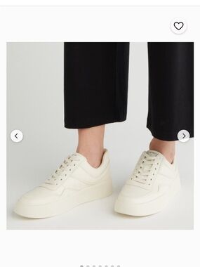 Vince Warren Court  Leather Sneakers Color Cream Size US 9/ EUR 40